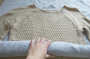 Cách giặt áo len đúng cách giúp bền màu, giữ dáng áo luôn như mới!