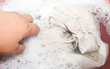 Quần áo bị dính xi măng xử lý như thế nào hiệu quả nhất?